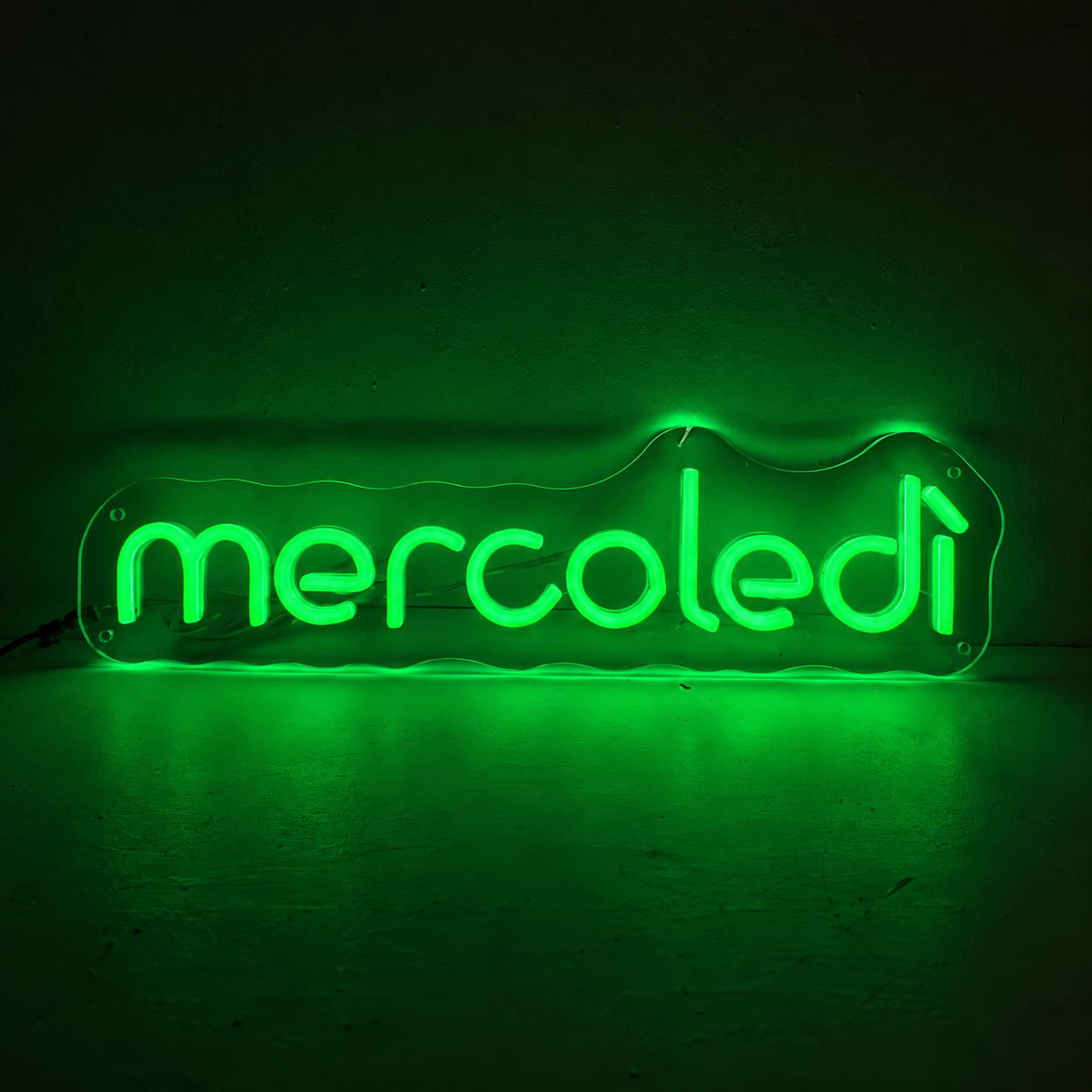 Neon LED mercoledì realizzato da Erwitt
